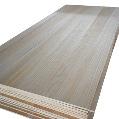Planche en bois massif à colle pour des solutions de projet personnalisées