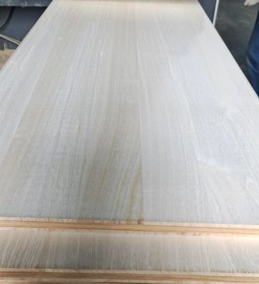 Le tableau de paulownia en bois massif à trois couches approuvé par l'entrepôt avec certification 100% FSC