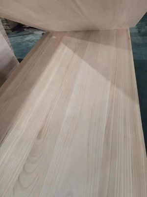 Le tableau de la paulownia pour l'artisanat en boîtes en bois est de 11 mm x 11 mm / 14 mm x 14 mm / 18 mm x 18 mm / 20 mm x 20 mm.
