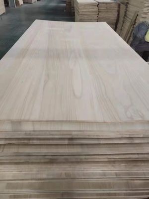 Panneau en bois de paulownia de 2 mm en bande de bois massif avec une teneur en humidité de 8% à 12% et paiement T/T
