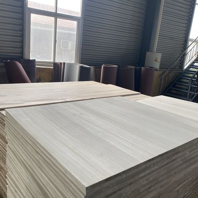 Fabrication de bois à la maison Densité 8 mm Planches de bois de paulownia avec une densité de 280 à 300 kg/m2