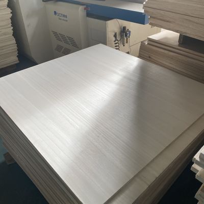 Fabrication de bois à la maison Densité 8 mm Planches de bois de paulownia avec une densité de 280 à 300 kg/m2