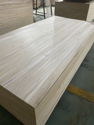 Taille personnalisée de la colle de bord de bois des panneaux de paulownia 1220x2440 pour le retour et le remplacement