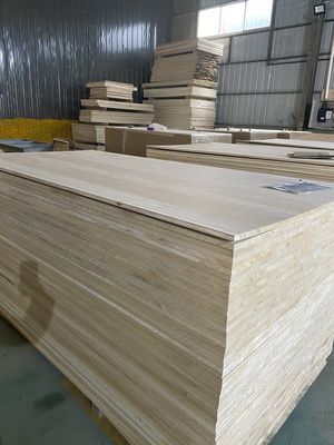 Taille personnalisée de la colle de bord de bois des panneaux de paulownia 1220x2440 pour le retour et le remplacement