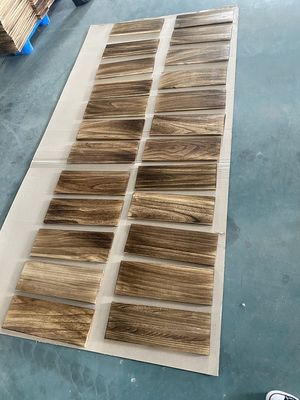 Étagères flottantes rustiques de type mural avec des planches de bois de paulownia