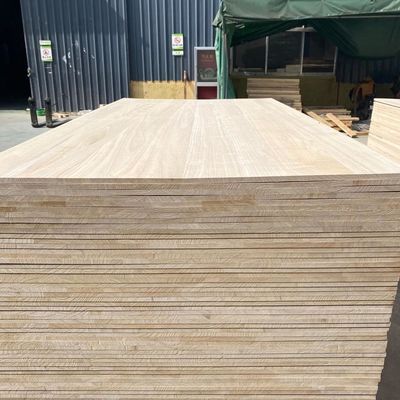 12 mm d'épaisseur Panneau de bois massif de paulownia Panneaux de bois de paulownia avec une densité de 280 à 300 kg/m2