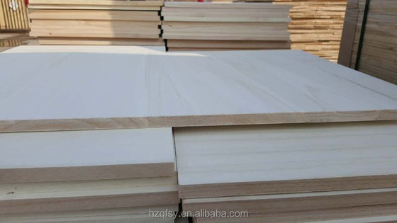 Plaque de bois de paulownia personnalisée pour la capacité de solution de projet en 1220x2440mm Taille