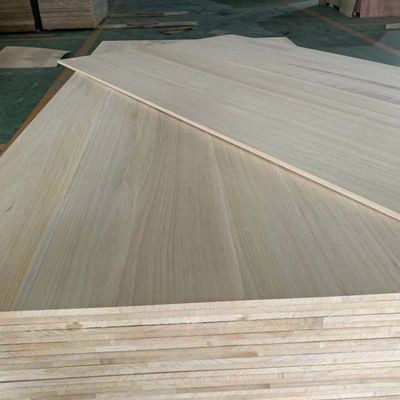 Bois de bois massif Paulownia Pour l'artisanat Couleur naturelle 1220x2440mm