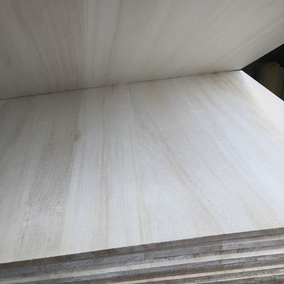 Bois de bois massif Paulownia Pour l'artisanat Couleur naturelle 1220x2440mm