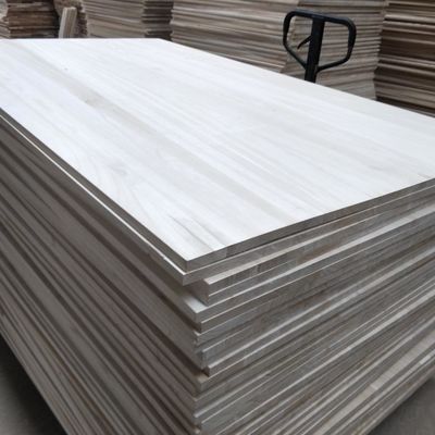 Bois de bois massif Paulownia Pour l'artisanat Couleur naturelle 1220x2440mm