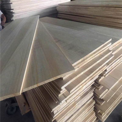 Panneaux en bois massif naturel pour le travail manuel du bois dans le design traditionnel