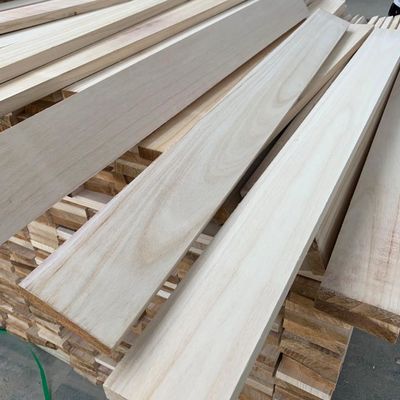 Faisceaux de bois de paulownia non finalisés pour les meubles traditionnels et l'artisanat en bois