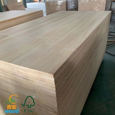 Planches de bois de paulownia de bois lisse poncé pour retour et remplacement