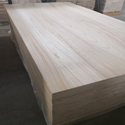 Panneaux en bois massif moderne Panneau en bois de paulownia Avec une teneur en humidité de 8% à 12%