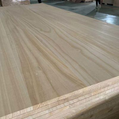 Panneaux en bois massif moderne Panneau en bois de paulownia Avec une teneur en humidité de 8% à 12%
