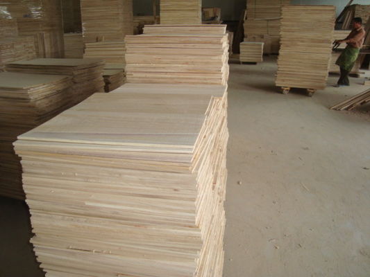 Carreaux de bois massif de paulounia de qualité BC pour feuilles de paulounia naturelles ou blanchies