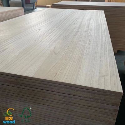 Planche en bois de Paulownia tomentosa non finie avec une surface lisse et une teneur en humidité de 8 à 12%